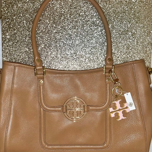 New! Tory Burch Stacked Resin 2 Sided Logo T Keychain/Bag Charm Tan/Shell Pink🎀 - Picture 11 of 12